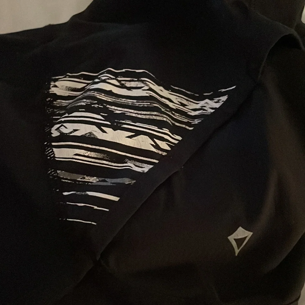 Black and white Ivivva Speed up shorts - Picture 3 of 4